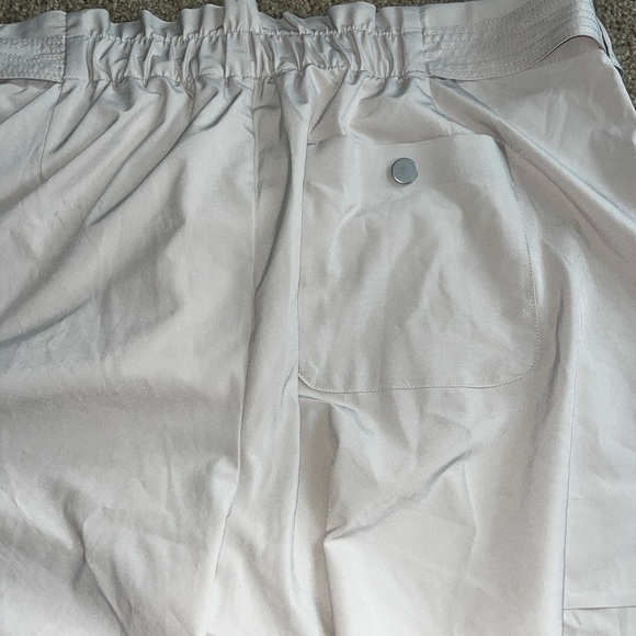 Creme Shorts - Picture 7 of 9